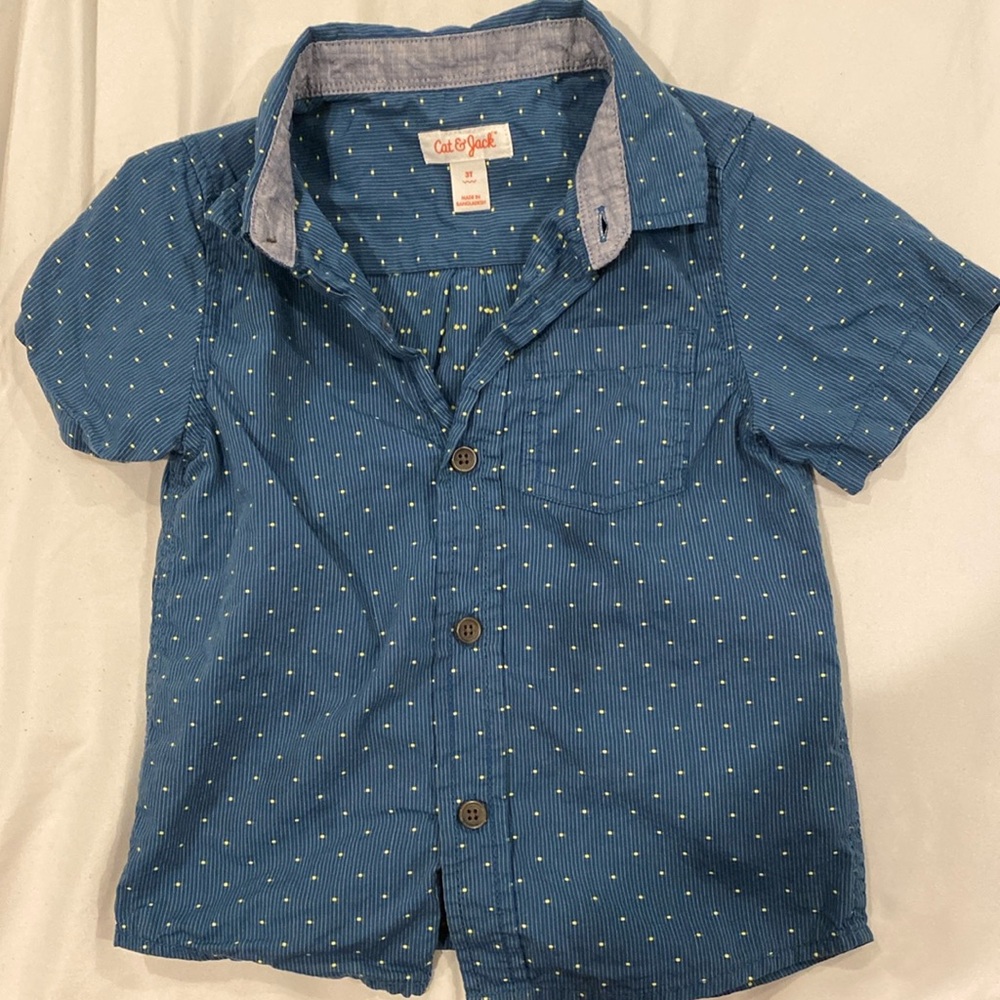 3t short sleeve blue button down. Great condition. Cat and Jack
